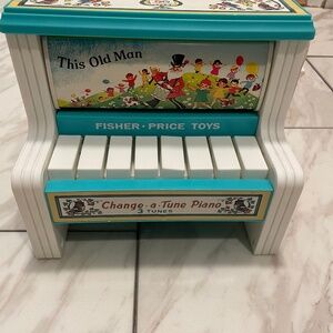 2010 Fisher Price Change a Tune Piano